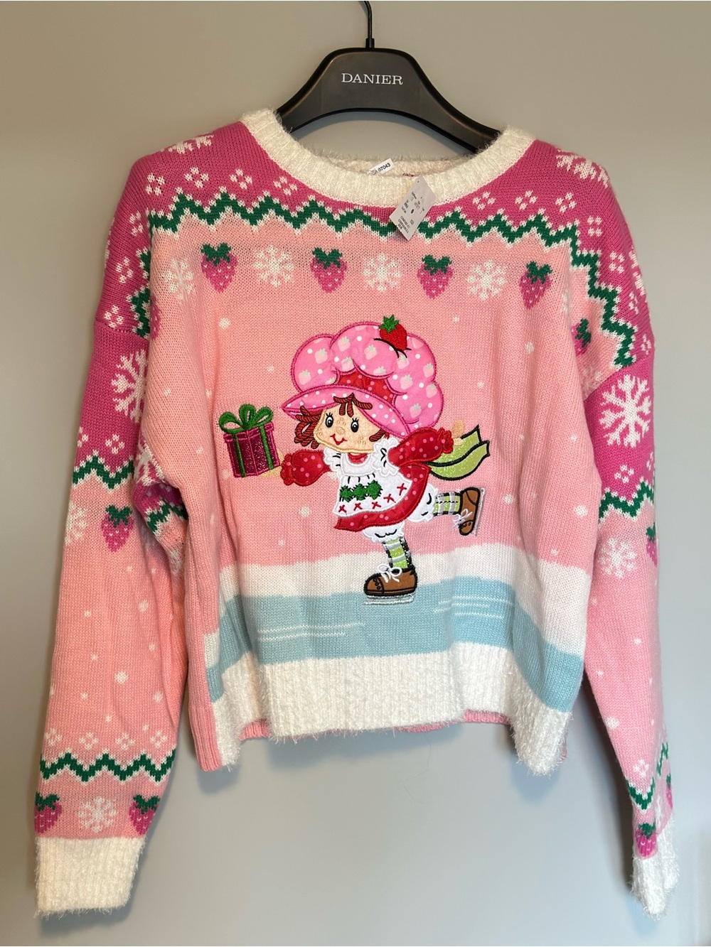 Strawberry Shortcake Women’s Christmas Sweater Large LG Ice Skating Glitter Pink